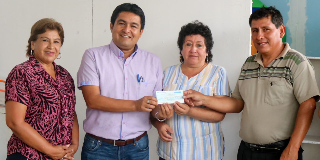 Alcalde entrega subvención para jardín Indoamérica