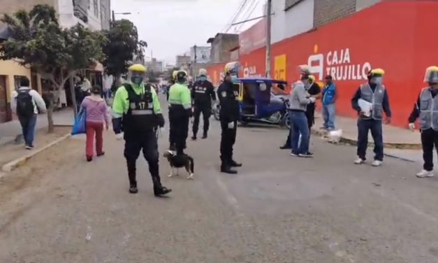 Radicalizan erradicación de ambulantes con operativos y decomiso