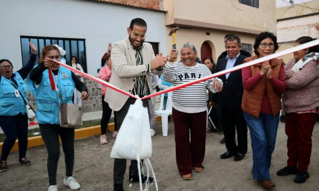 ALCALDE ENRIQUE CLEMENT LOGRA VEREDAS EN CALLE MATHEY DE BUENOS AIRES, DONDE LOS VECINOS ESPERARON 40 AÑOS PARA LA MEJORA