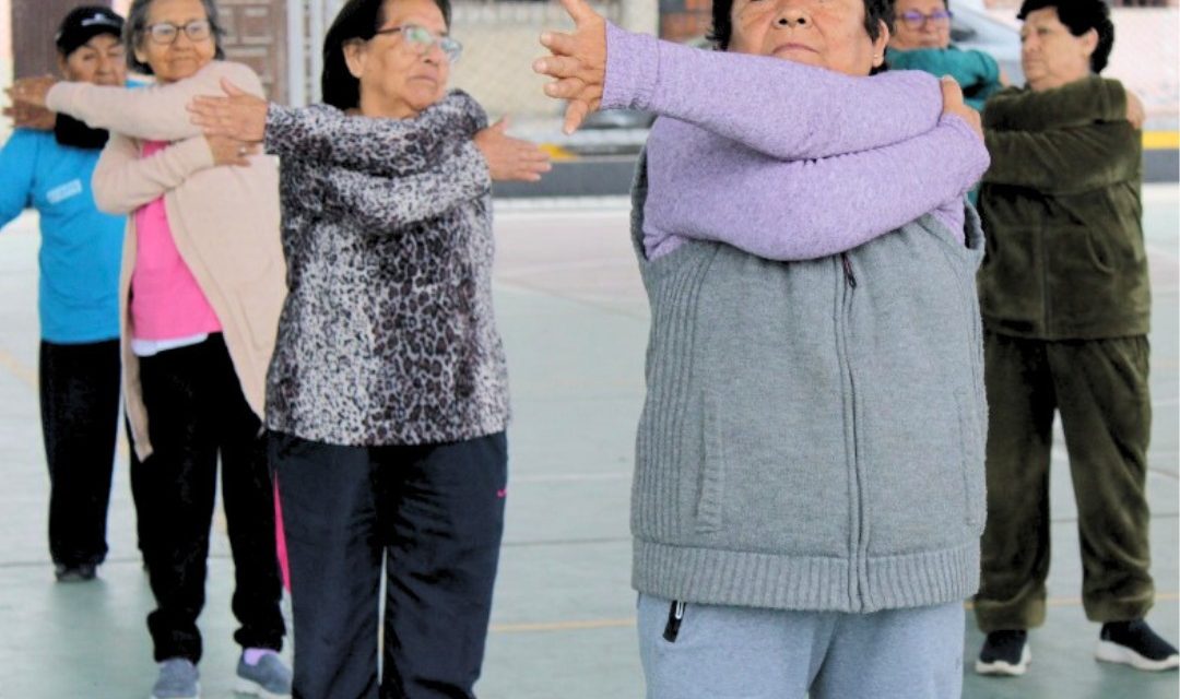 Adultos mayores del CIAM se mantienen activos con clases de cardio