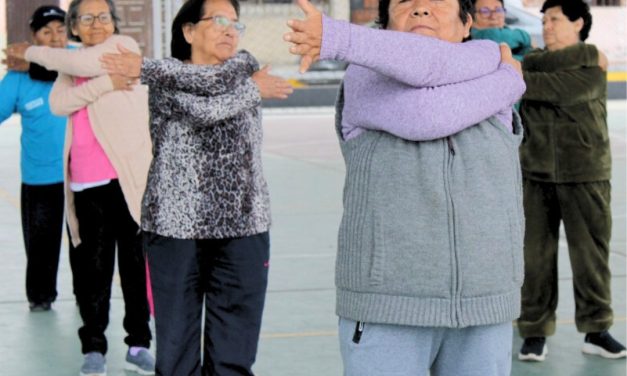 Adultos mayores del CIAM se mantienen activos con clases de cardio