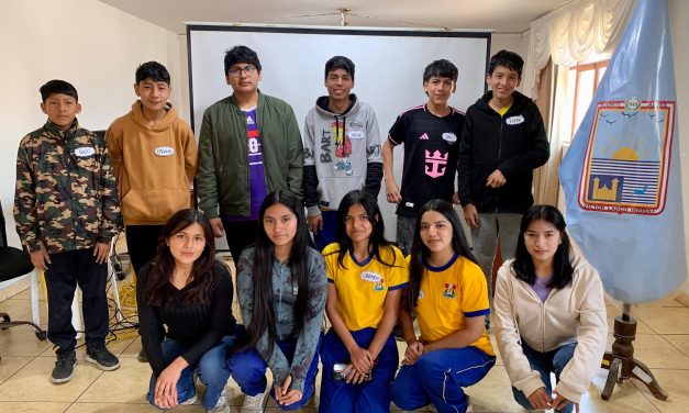 Escolares del Centro de Desarrollo Juvenil de Víctor Larco reciben becas gratuitas de inglés