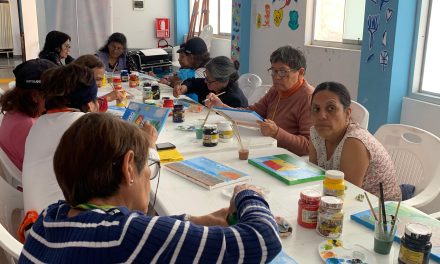 Continúan clases de arteterapia para adultos mayores del CIAM