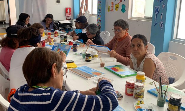 Continúan clases de arteterapia para adultos mayores del CIAM