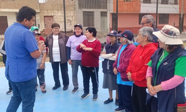 VÍCTOR LARCO promueve la salud cognitiva de los adultos mayores con la charla “Entrenando mi memoria día a día”