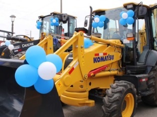 VÍCTOR LARCO LOGRA ADQUIRIR UNA RETROEXCAVADORA