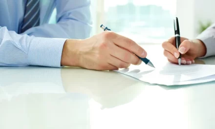 VÍCTOR LARCO FIRMA CONTRATO PARA EL MEJORAMIENTO DE SERVICIOS DEL PARQUE EL PROGRESO